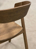 Stol Selma av massiv trä i ek