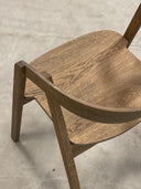 Stol Selma av massiv trä i ek